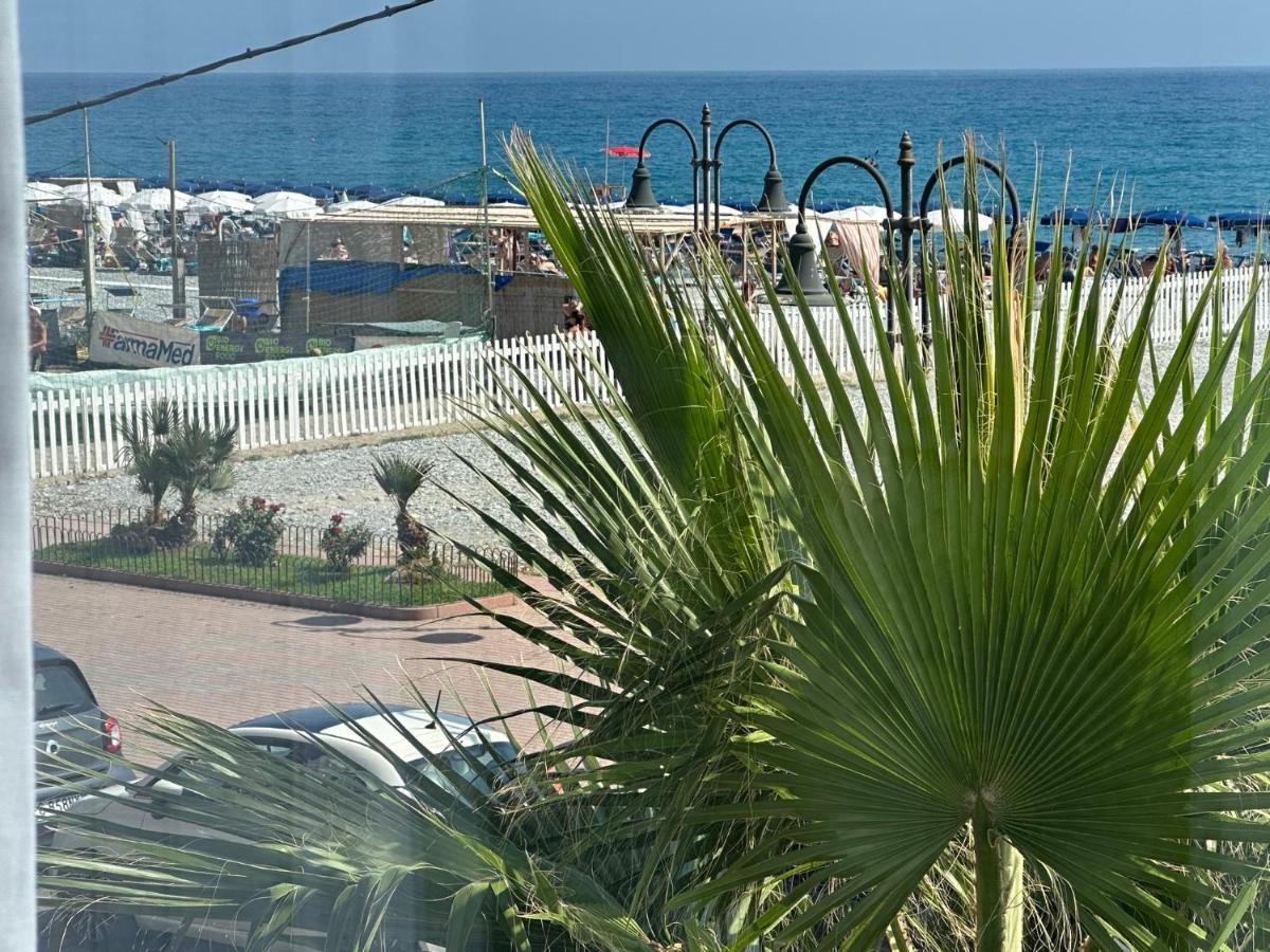 Appartamento Aria Del Mare เวนติมิญา ภายนอก รูปภาพ